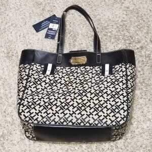 Women's Tommy Hilfiger Handbag NWT Retail $85.00.